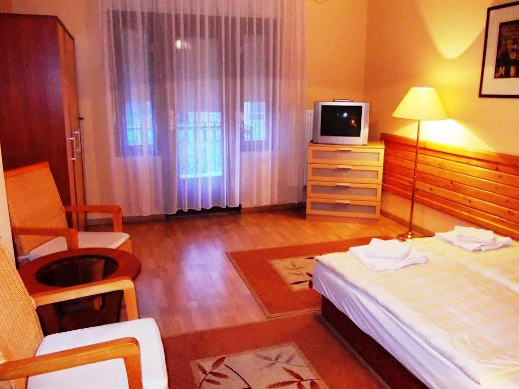 Villa City Center Hévíz Buitenkant foto